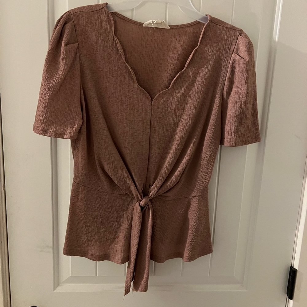 Super cute mauve top!